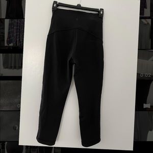 LULULEMON black crop leggings w/ side mesh stripes